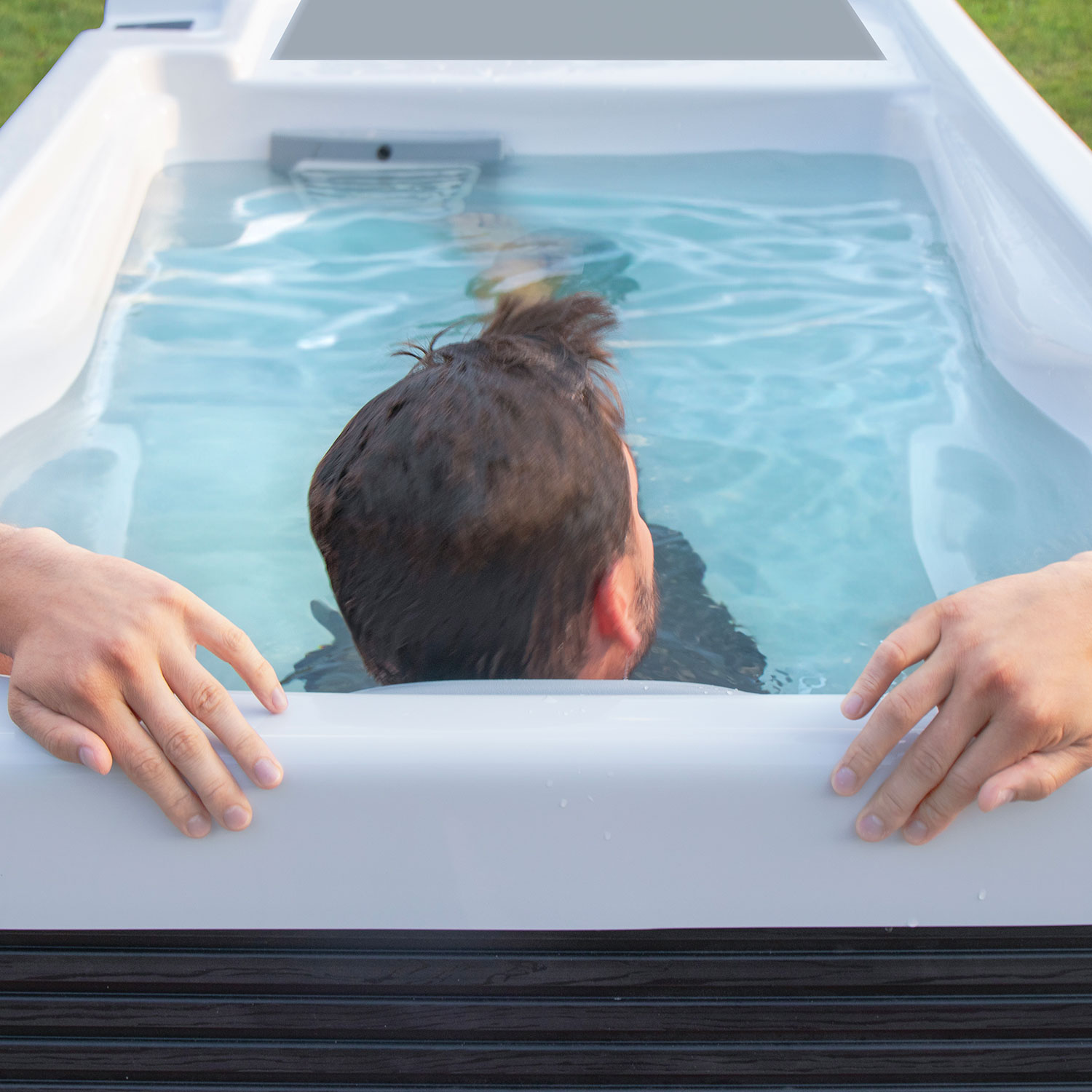 Iceland_cold_plunge-tub_lifestyle18